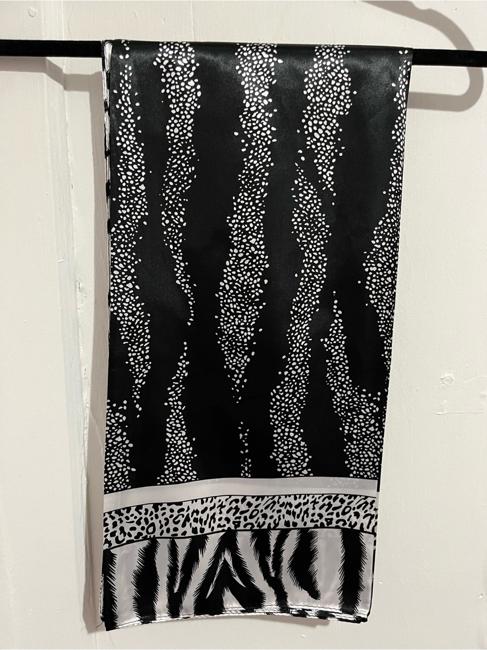 NWOT Black & White Patterned Women's Scarf
